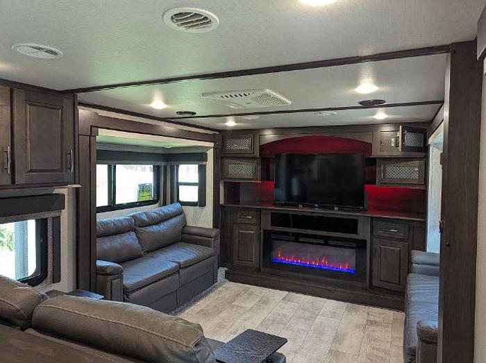 Used 2021 Grand Design Momentum 376THS