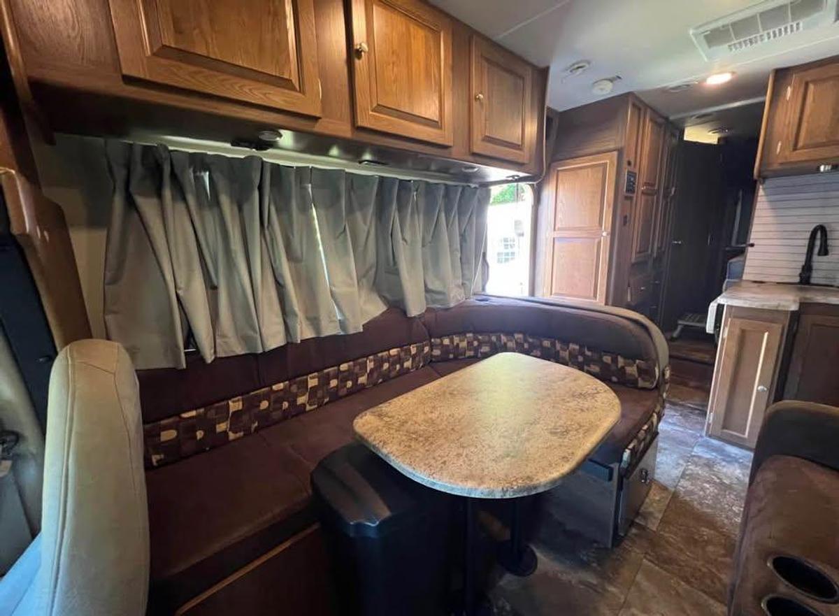 Used 2015 Coachmen Leprechaun 260DS