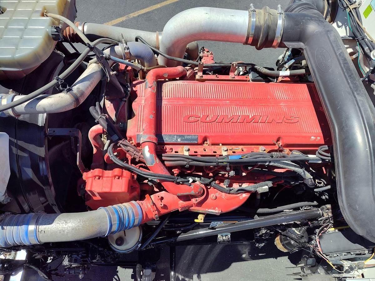 Used 2015 Peterbilt 389 Sleeper Semi Truck