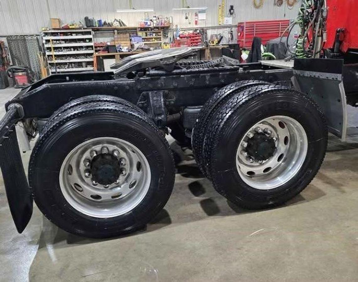 Used 1999 Peterbilt 379 Sleeper Semi Truck