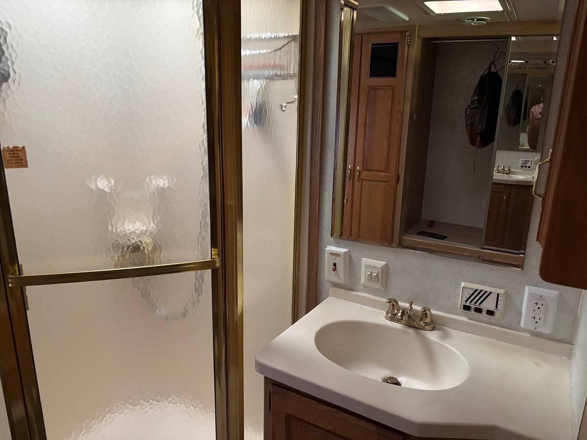 Used 1999 Holiday Rambler Endeavor Class A Motorhome