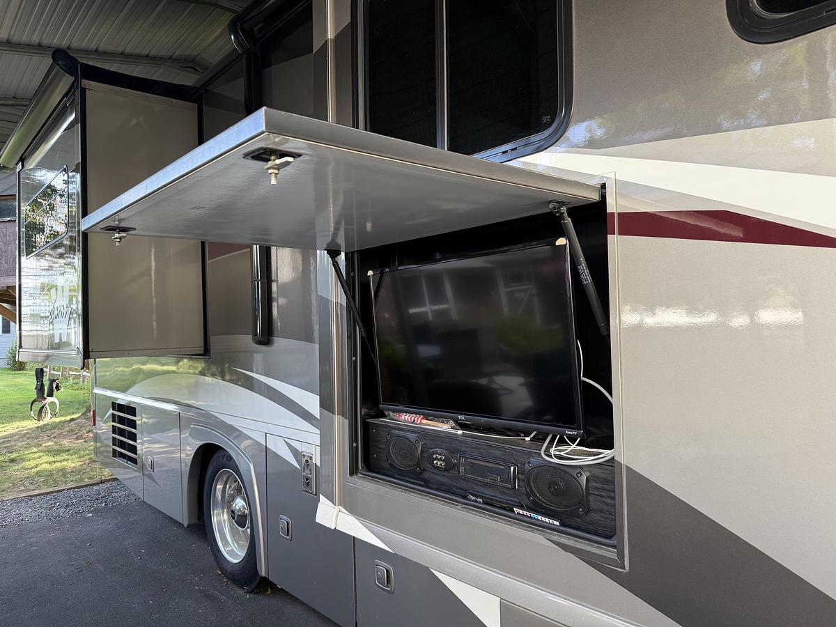 Used 2009 Winnebago Journey 34Y Class A Motorhome