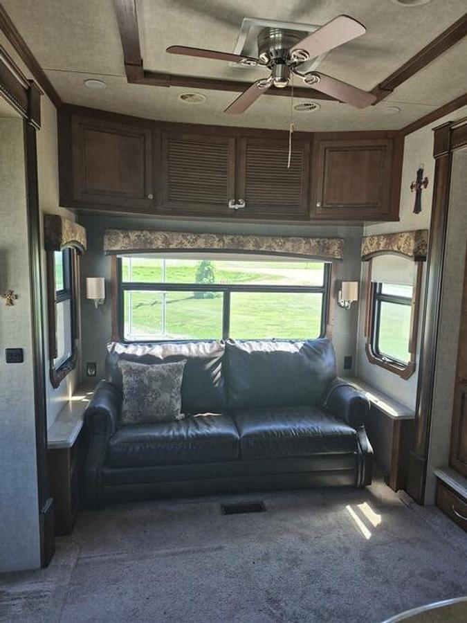 Used 2015 Heartland Landmark 365 Newport