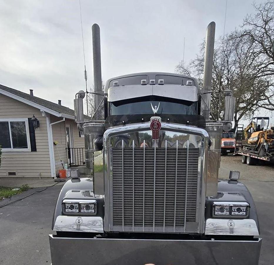 Used 2020 Kenworth W900l