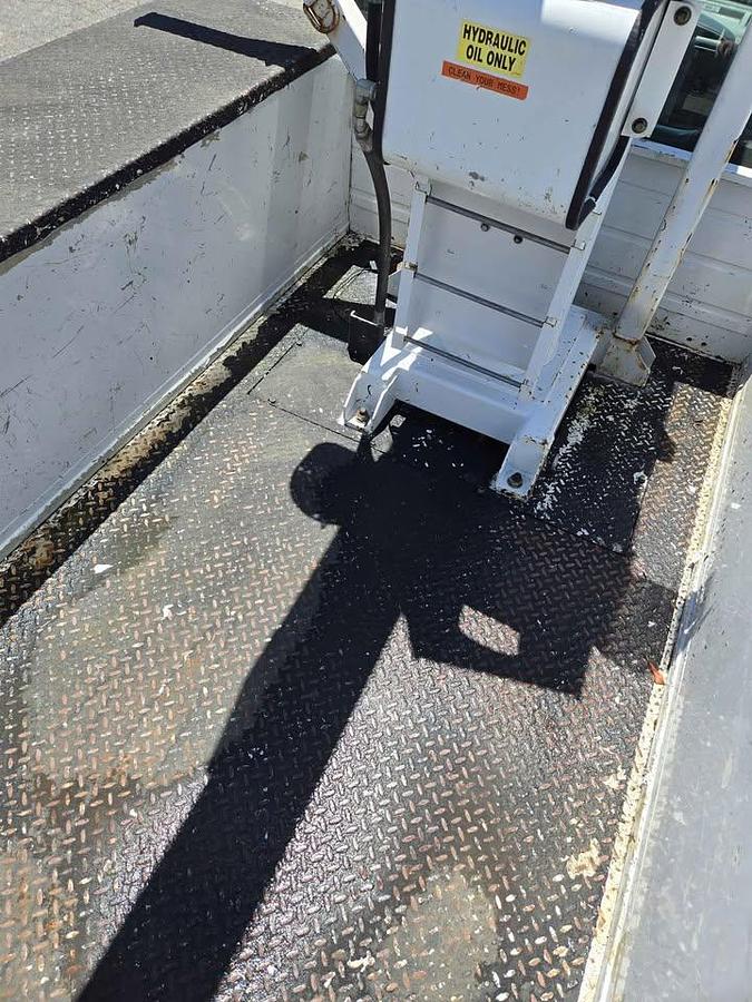 Used 2006 Ford F450 Super Duty Bucket Truck