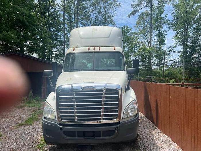 Used 2016 Freightliner SGV3845 Daycab Tractor
