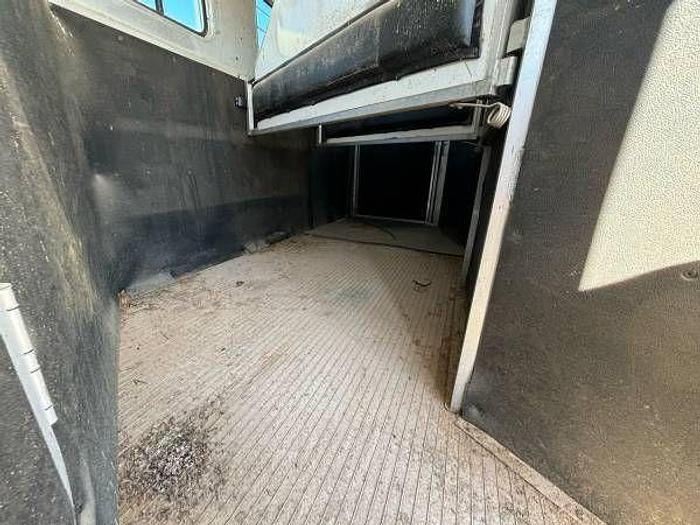 Used 2004 Kiefer Genesis Horse Trailer with Living Quarters