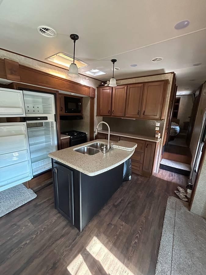 Used 2015 Open Range Light 318RLS