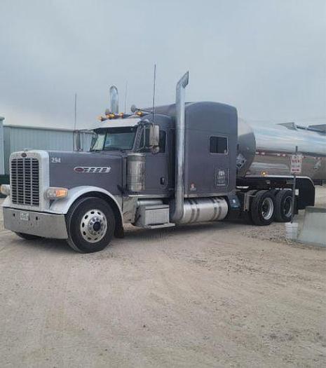 Used 2016 Peterbilt 389 Pride and Class