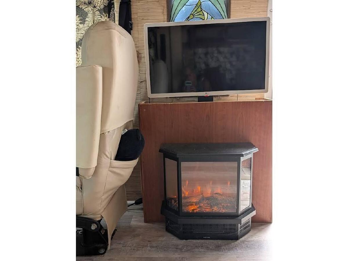 Used 2006 Fourwinds Hurricane 33H