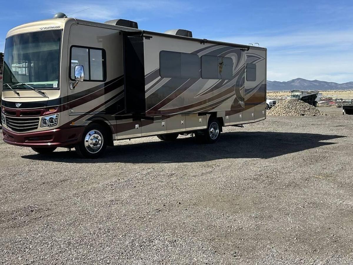 Used 2019 Fleetwood Southwind 34C