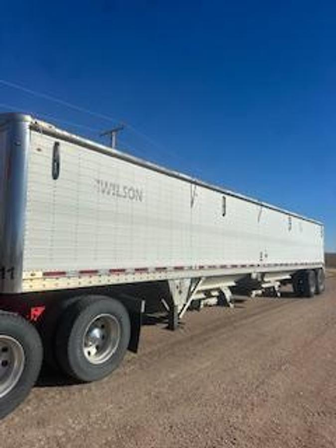 Used 2015 Wilson Hopper Grain Trailer