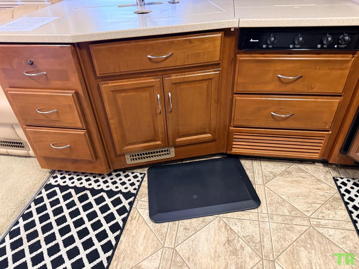 Used 2009 Fleetwood Expedition 38R Class A Diesel Pusher