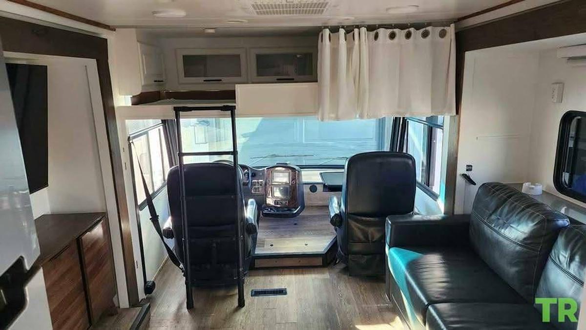 Used 2014 Thor Motor Coach Challenger 37KT
