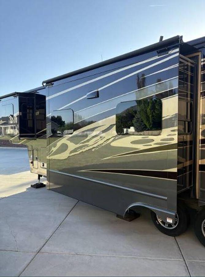 Used 2023 Luxe Elite 44FL Fifth Wheel