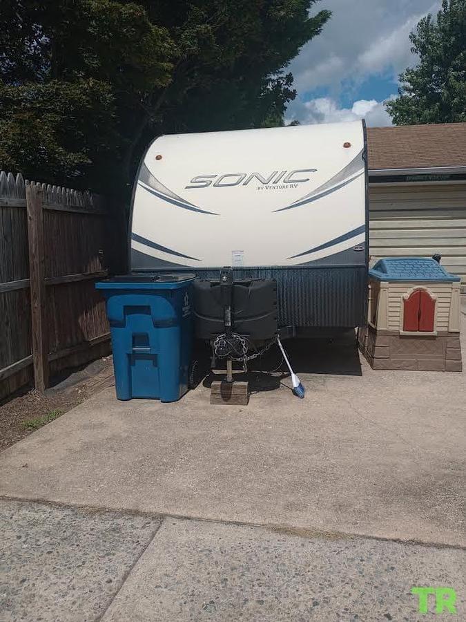 Used 2018 Venture Sonic 24' Travel Trailer – Sleeps 6 – Full Bathroom – Full-Length Awning – Excellent Condition