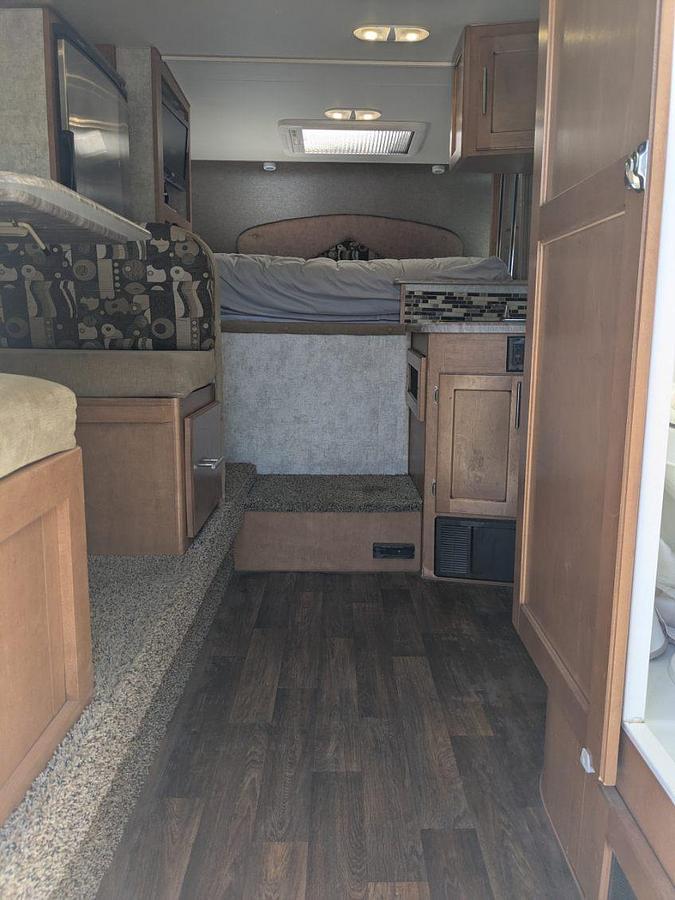 Used 2016 Adventurer 89RVS Motorhome