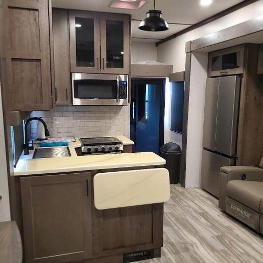 Used 2022 Alliance Valor 40V13