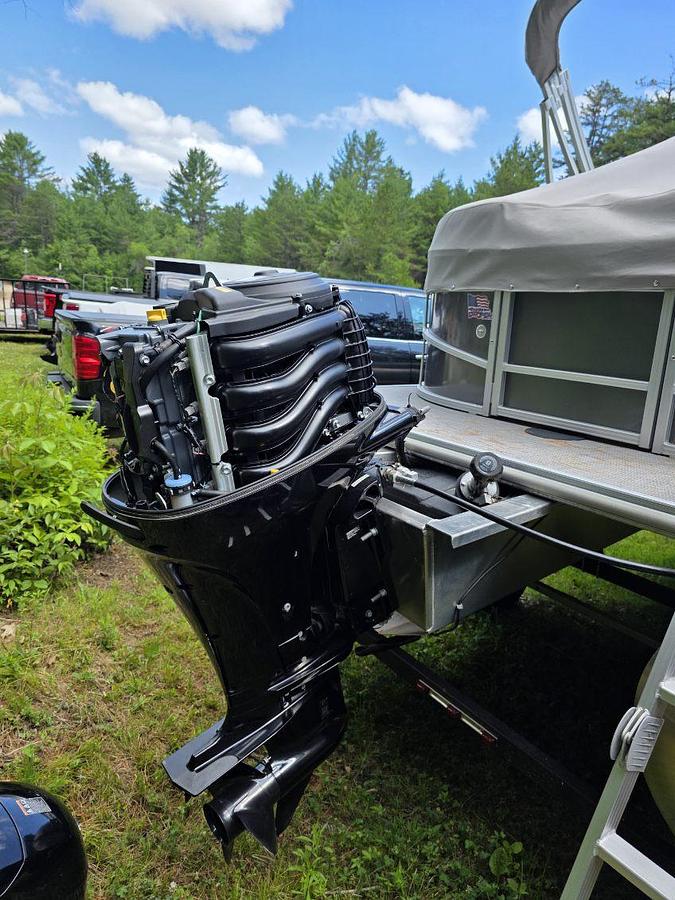 Used 2021 Smoker Craft Sun Chaser Vista 20 LR Pontoon Boat with Trailer