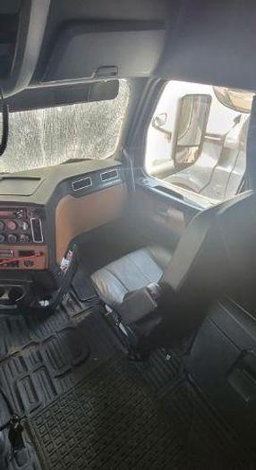 Used 2020 Freightliner CASCADIA 126