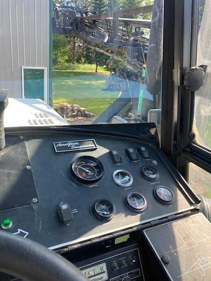 Used 1998 Willmar Eagle 8400 Sprayer