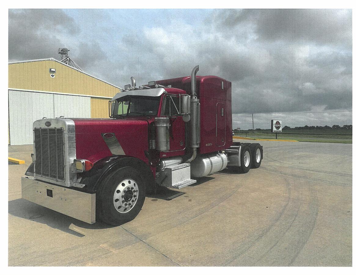 Used 2005 Peterbilt 379 EXHD Conventional Sleeper Semi