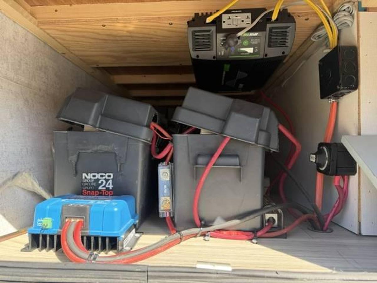 Used 2023 Winnebago Micro Minnie 2108DS Travel Trailer