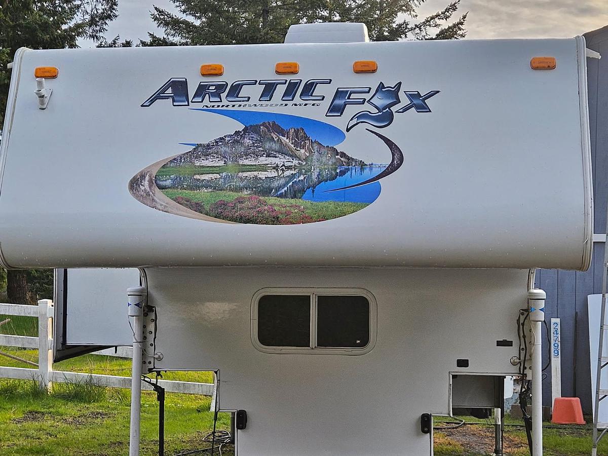 Used 2012 Arctic Fox 990 Camper
