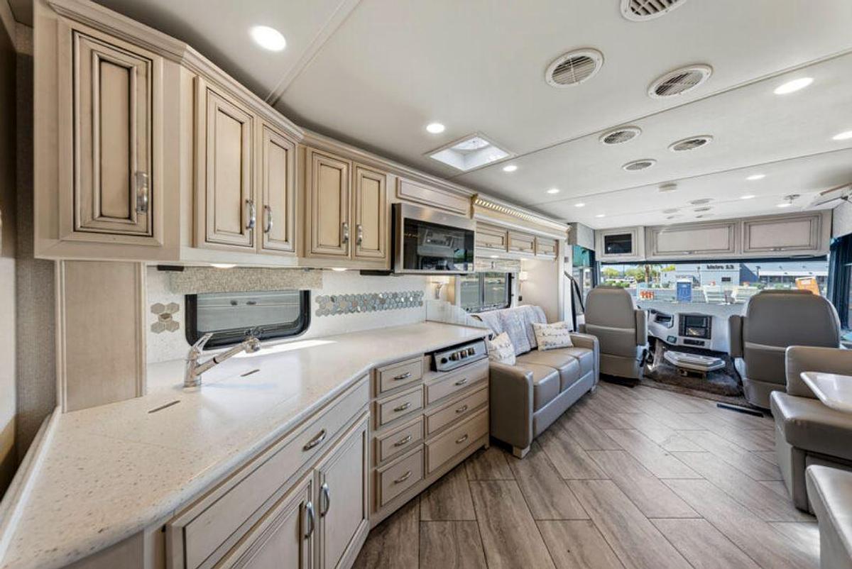 Used 2021 Newmar Bay Star 3005 Class A Motorhome