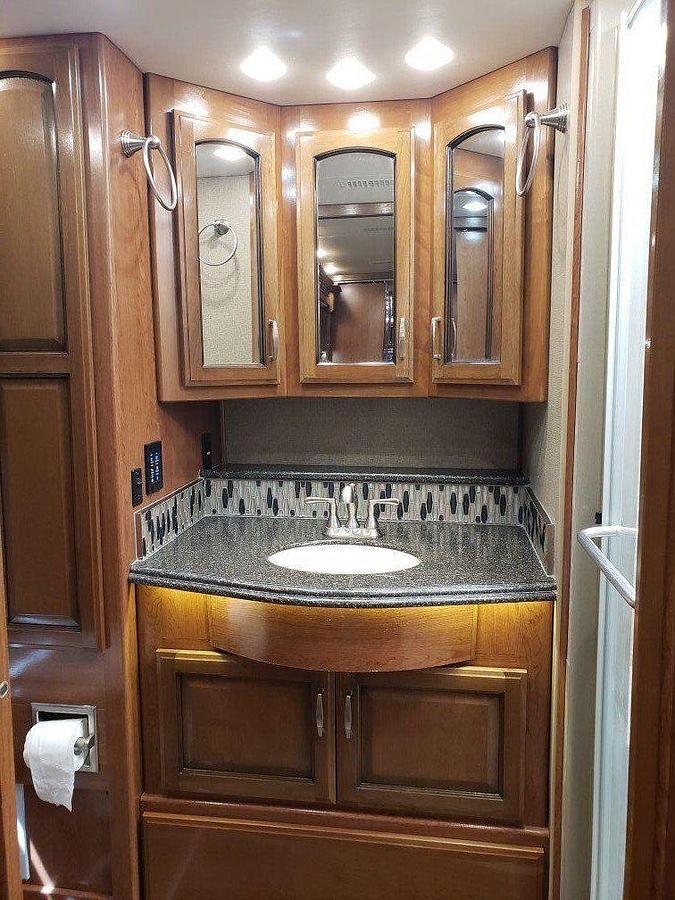 Used 2018 Holiday Rambler Endeavor XL 38N  360 XCM Diesel Pusher Motorhome