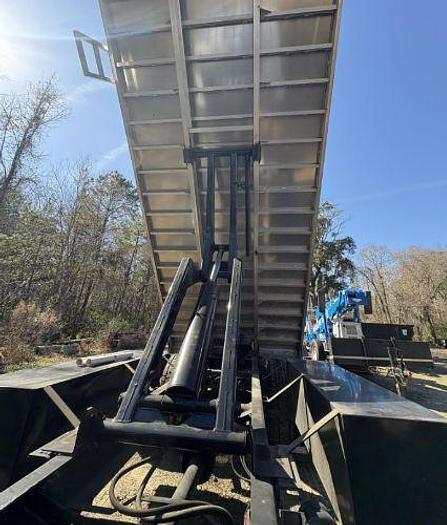 Used 2010 Mitsubishi Fuso FK260