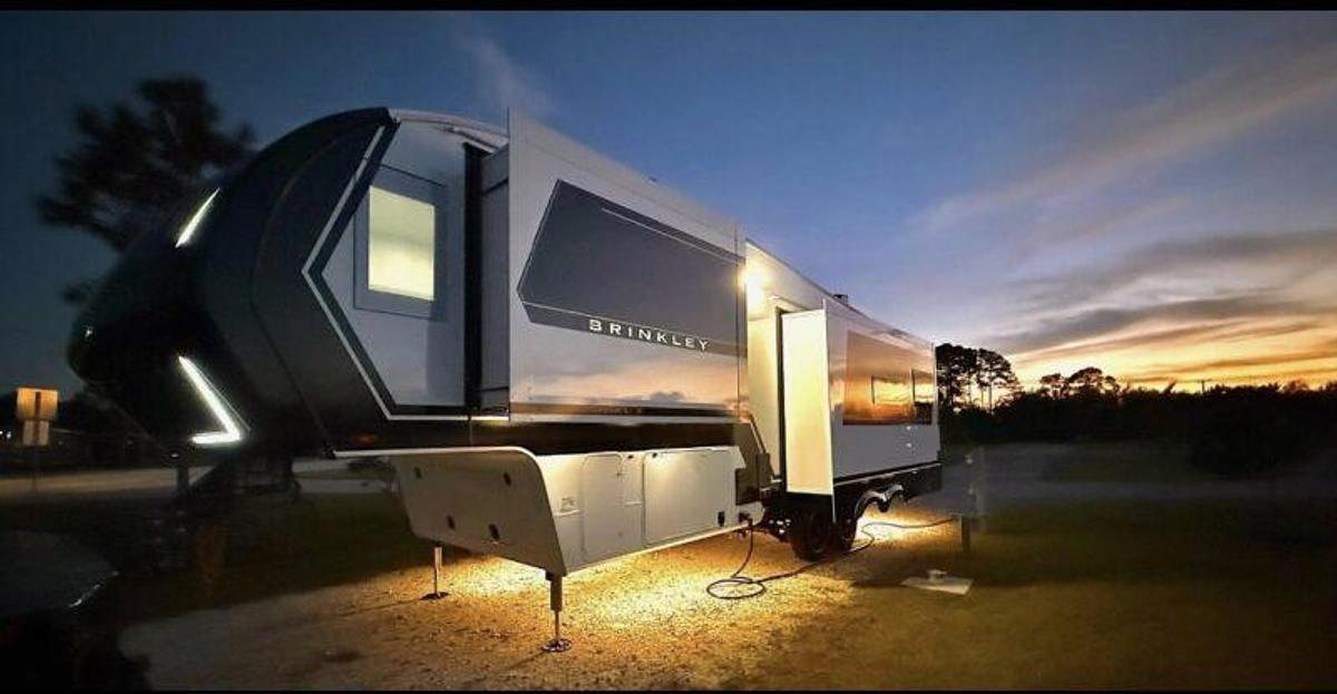 Used 2025 Brinkley Z2900 Fifth Wheel