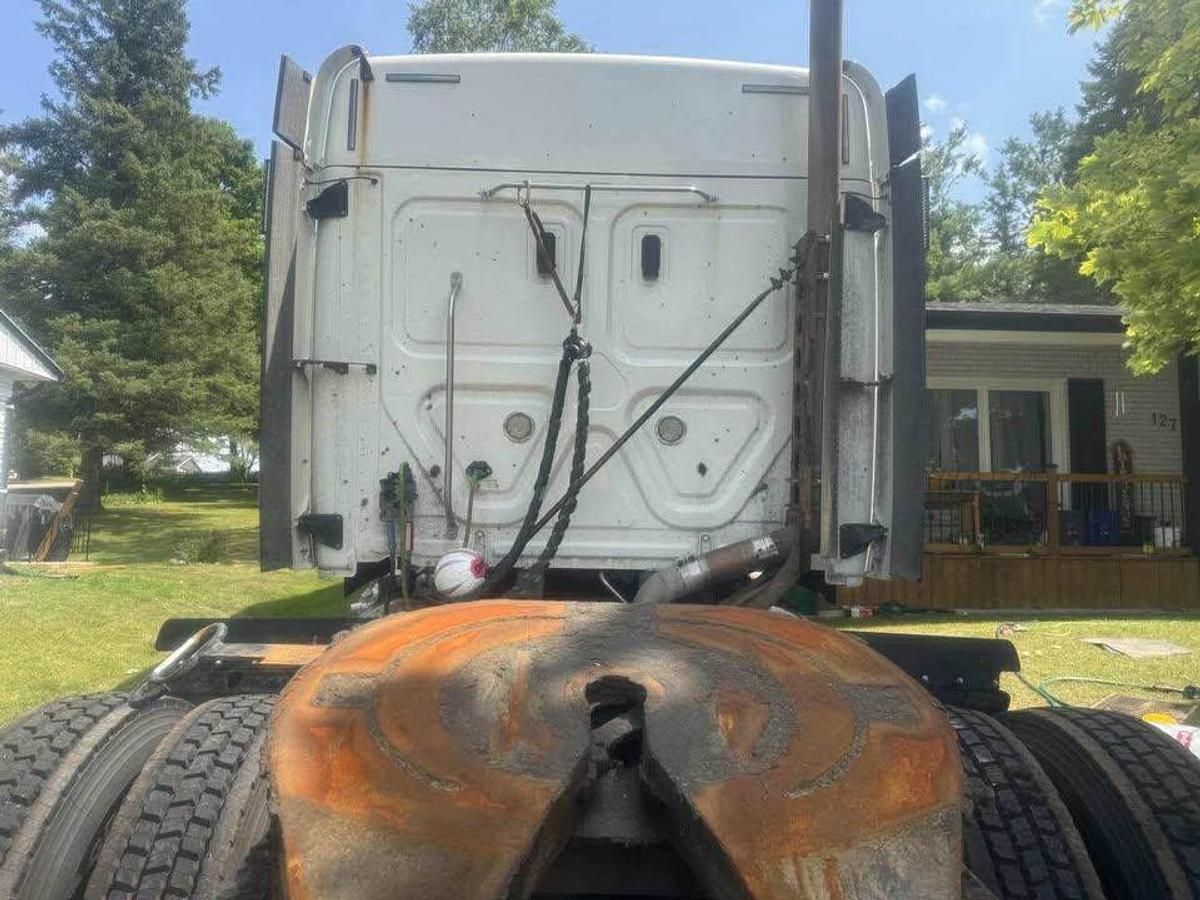 Used 2020 Freightliner Cascadia