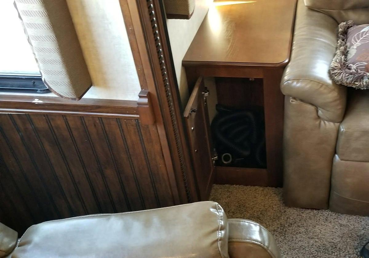 Used 2014 Keystone Alpine 3590RS Fifth Wheel