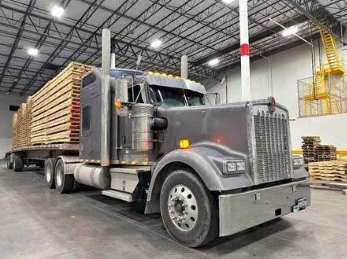 Used 2006 Kenworth W900L