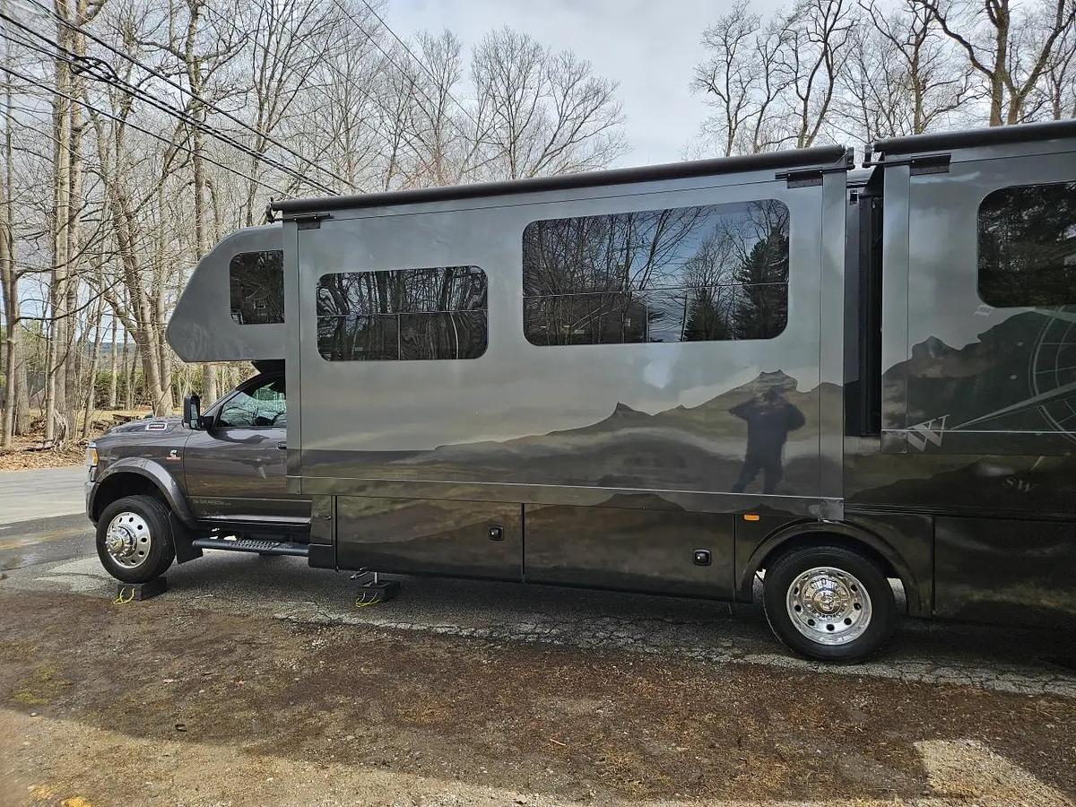 Used 2022 Dynamax Isata 5 30FW