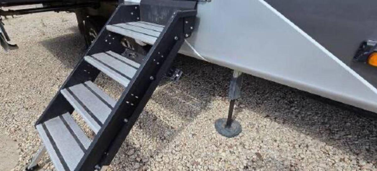 Used 2024 Keystone Alpine 3303CK Fifth Wheel