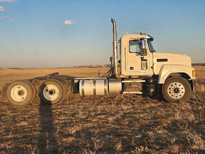 Used 2015 Mack PINNACLE CHU613