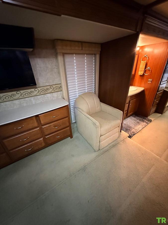 Used 2009 Fleetwood Expedition 38R Class A Diesel Pusher