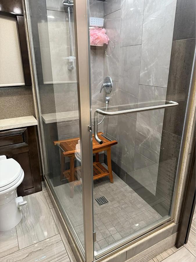 Used 2022 Fleetwood Discovery LXE 44H