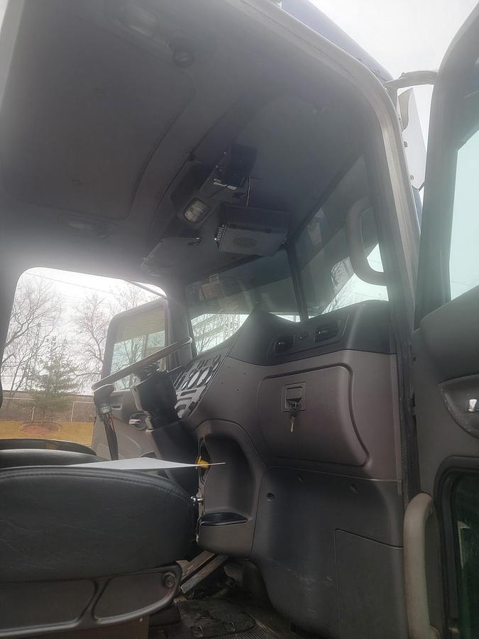Used 2017 Peterbilt 389 Day Cab