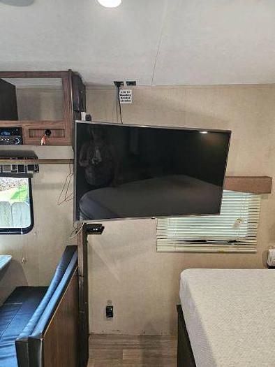 Used 2018 Coleman 215BH 23' Travel Trailer