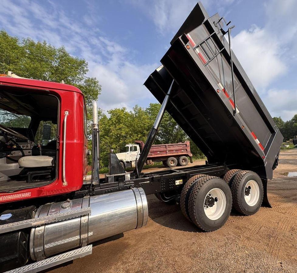 Used 2012 MACK PINNACLE CHU613