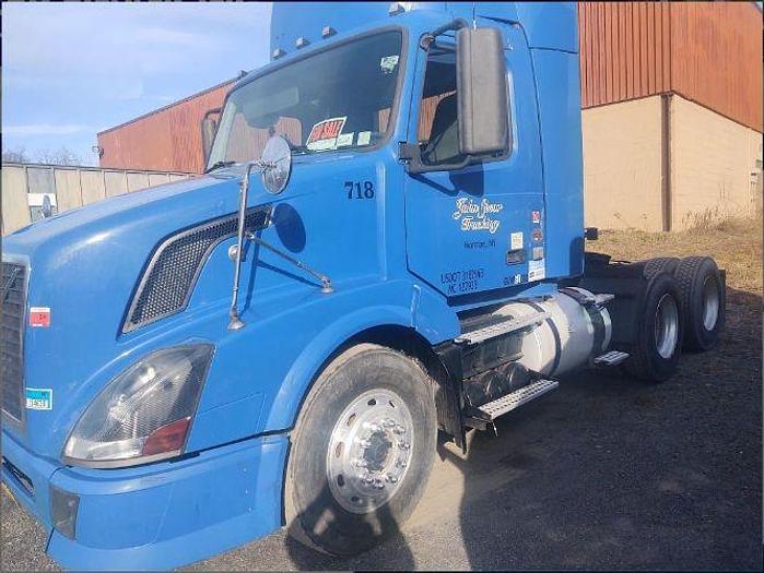 Used 2011 Volvo VNL64T300