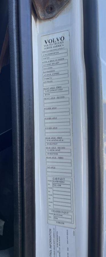 Used 2018 Volvo VNL64T670 Sleeper Semi Truck