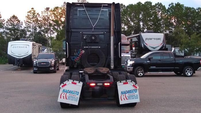 Used 2013 Volvo Sleeper Truck