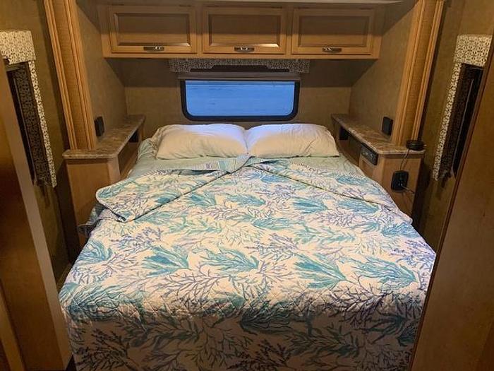 Used 2015 Thor Motor Coach Axis 25.2