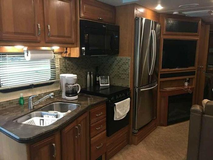 Used 2015 Fleetwood Bounder 35K