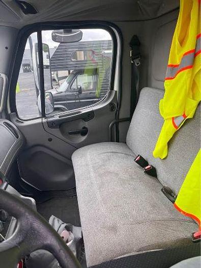 Used 2010 Freightliner M2106 Box Truck