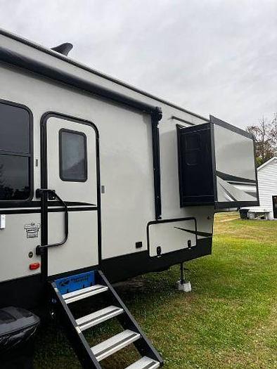 Used 2019 Keystone Sprinter 355IFWMLS
